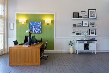 Business Center 36 of 36