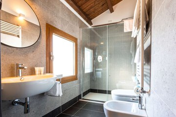Bathroom shower