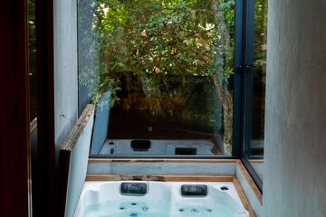 Private spa tub