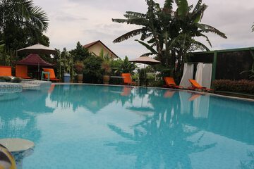 Indoor/outdoor pool
