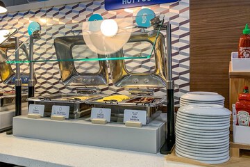 Breakfast/Coffee Service 104 of 130