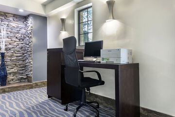 Business Center 37 of 39