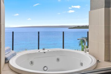 Private spa tub
