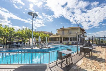 Poolside bar
