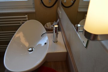 Bathroom sink