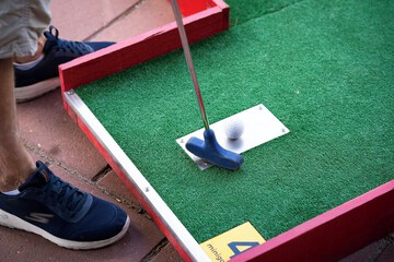 Mini-golf