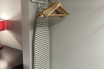 Iron/ironing board