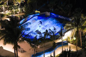 Surfing/boogie boarding