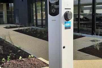 Electric vehicle charging station