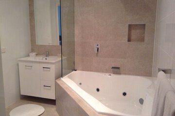 Jetted tub