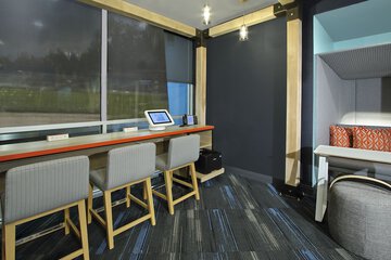 Business Center 38 of 38