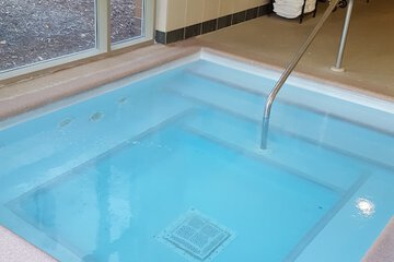 Indoor spa tub