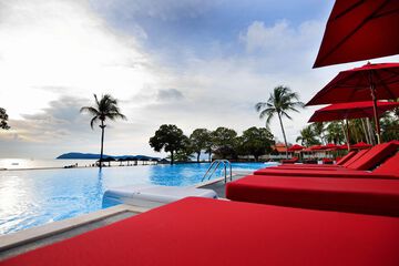 Infinity pool