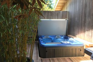 Private spa tub