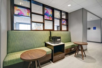 Business Center 43 of 44