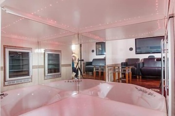 Private spa tub