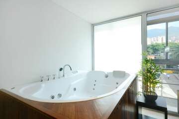 Private spa tub