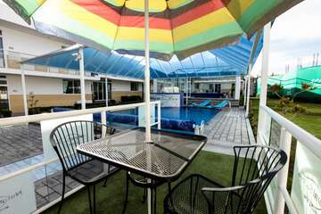 Indoor/outdoor pool