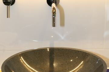 Bathroom sink