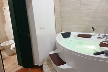Jetted tub
