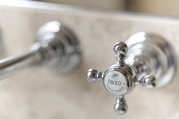 Bathroom sink