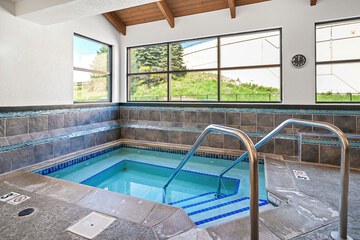 Indoor spa tub