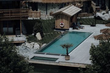 Infinity pool