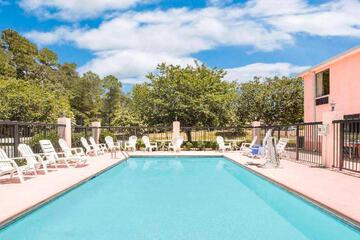 Gray Inn and Suites
