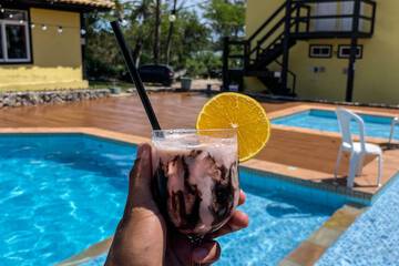 Swim-up bar