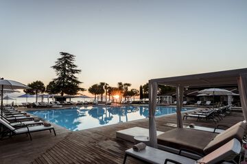 Rooftop pool