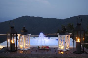 Outdoor spa tub