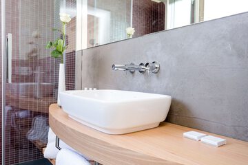 Bathroom sink