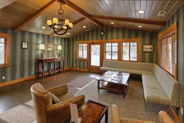 Lakeside Lodge & Suites
