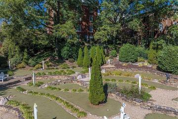 Mini-golf