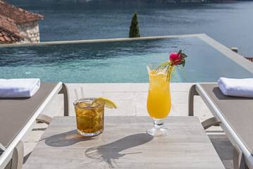 Infinity pool