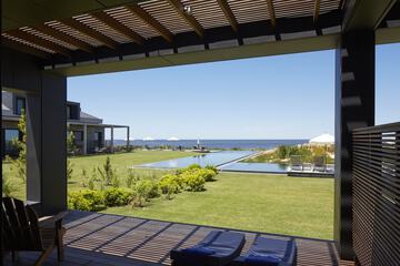 Infinity pool