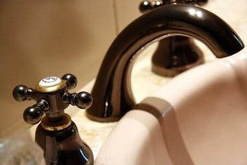 Bathroom sink