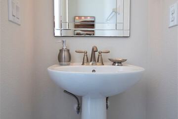 Bathroom sink