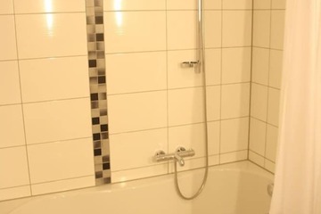 Deep soaking bathtub