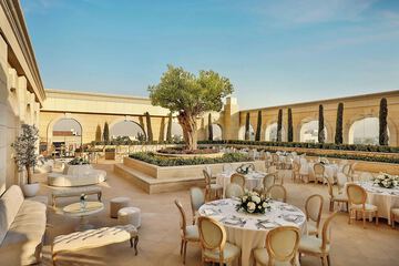 Banquet hall