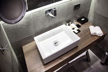Bathroom sink
