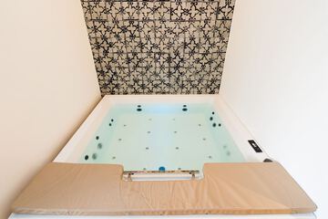 Private spa tub