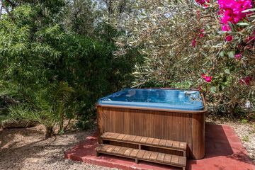 Jetted tub