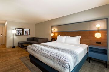 Room 14 of 36