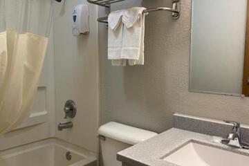 Red Carpet Inn & Suites