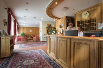 Check-in/check-out kiosk