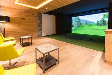 Indoor golf driving range