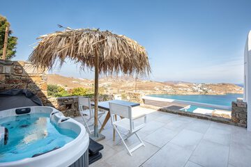 Private spa tub