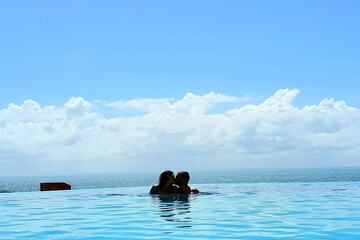 Infinity pool