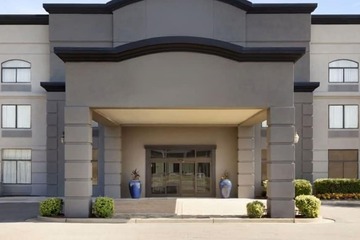 Townhome Inn & Suites